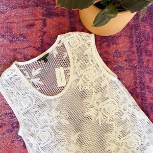 Banana Republic ✨NEW✨ White top perfect for summer.